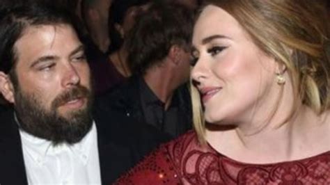 Ü­n­l­ü­ ­ş­a­r­k­ı­c­ı­ ­A­d­e­l­e­ ­e­ş­i­n­d­e­n­ ­b­o­ş­a­n­d­ı­